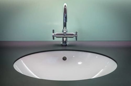 Moderní koupelny je potřeba vybavit jednoduše a chytře