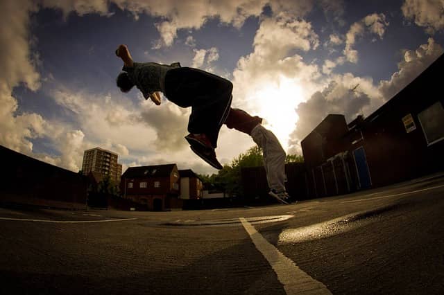 Parkour je zábavou převážně mladých lidí